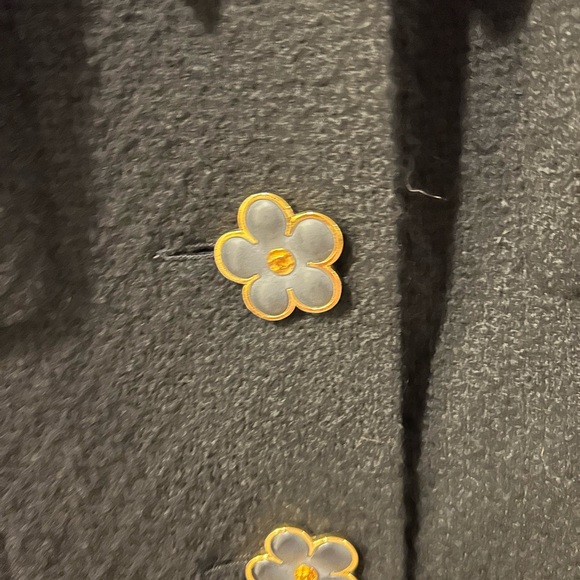 Vintage Chanel Jacket w Gorgeous Buttons - Picture 4 of 10